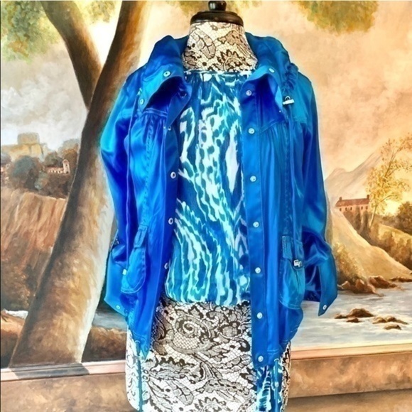 ✨💙Blue Satin Cache Bomber Jacket✨XS✨NWOT✨ - Picture 3 of 8